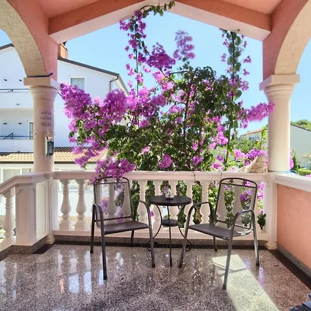 Vera Πανσιόν 4*